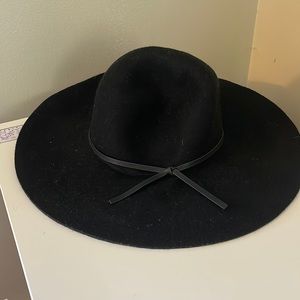 Women’s black wide brim fall hat
